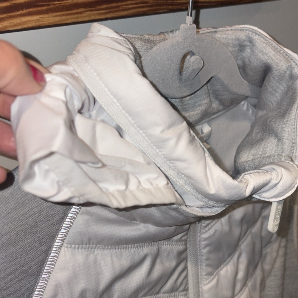 Zella Zelfusion Water Repellent Quilted Vest w/Hood Size Medium White/Gray - Picture 9 of 12